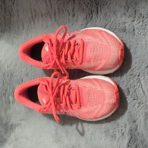 Asics GT 2000 in hot pink. Size 7.5